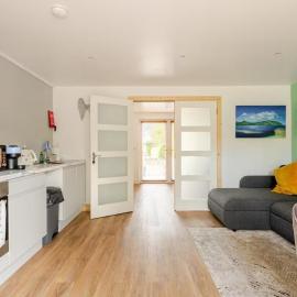 1-Bed Cosy Country Retreat- Sleeps 5 Emerald Park，位于Dunshaughlin的酒店