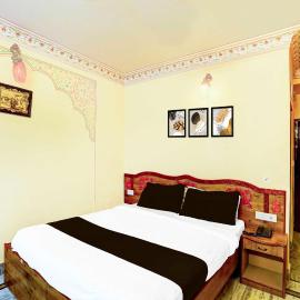Townhouse Gangapole Amer Road