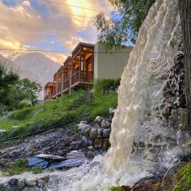 Diwan-e-Hunza Resort，位于Gulmit的酒店