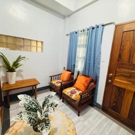 Comfy Unit 1 BR Unit With Living Room at Sonia's Island Stay，位于维拉克的酒店
