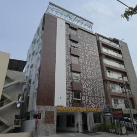 Hotel Sahana Grand，位于蒂鲁帕蒂的酒店