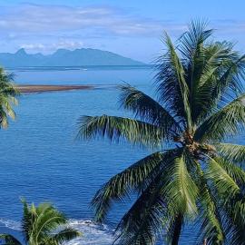 Matavai View - Premium Oceanfront Suite - piscine - vue mer，位于阿鲁埃的酒店