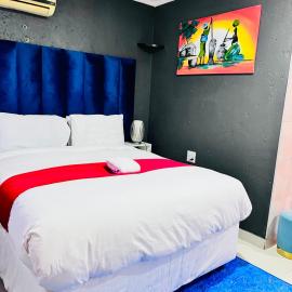 Executive Galaxy Guest House Nkowankowa Extension 2，位于察嫩的酒店