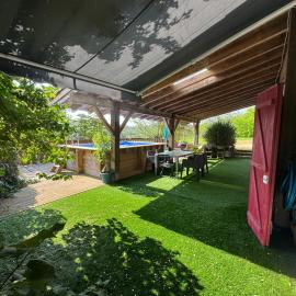 Gîte avec piscine à 5 minutes de CAHORS，位于Le Montat的酒店