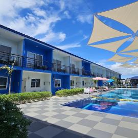 Casa Blu Hotel & Resort，位于Maribago的酒店