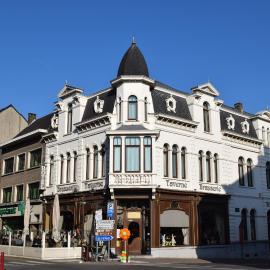 Hotel Grupello，位于赫拉尔兹贝亨的酒店