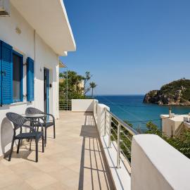 Thea Apartment 3，位于Emporeios的酒店