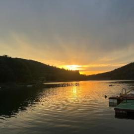 Cabana Lacul Surduc，位于Surducu Mic的酒店
