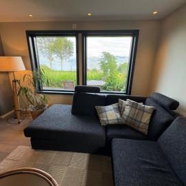 New apartment by the fjord，位于Stadlandet的酒店