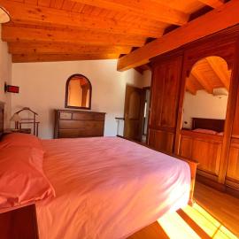 L' Angolo Di Pace Vasca Idromassaggio e Legno Chalet Alpino con Vista Panoramica sulla Valle，位于Berzo的酒店
