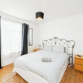 4 Bedroom House For Corporate Stays in Kettering，位于凯特林的酒店