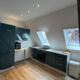 Dachgeschosswohnung Benther Berg, Contactless Check-in, free parking, Vollsaniert und Renoviert 2025，位于龙嫩贝格的酒店
