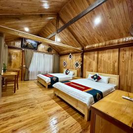Nhà Sàn Gái Bản，位于Văn Chấn的酒店