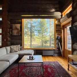 Luosto Villa - Lapland Villas, Lake Aarnilampi Beach, Private Villa for Outdoor Lovers & Families, Sauna, Fireplace，位于洛斯托的酒店
