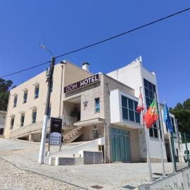 Dom Hotel，位于佩纳菲耶尔的酒店
