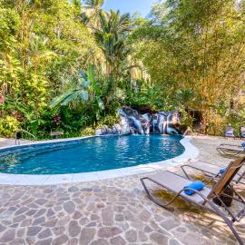 Ylang Ylang Beach Resort,位于蒙特苏马的酒店