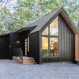 The Ash - Private Cabin with Hot Tub Oasis for Two in the Pines，位于布罗肯鲍的酒店