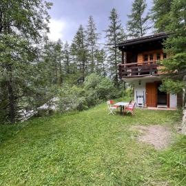 Appartement avec jardin au coeur de la nature，位于琪纳尔的酒店