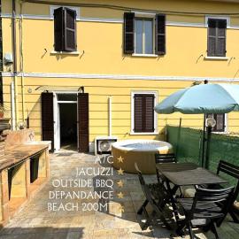 Nadia House - a stone's throw from the sea!