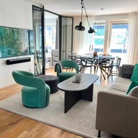 The Emerald Suite - Bright Scandinavian Private Apartment
