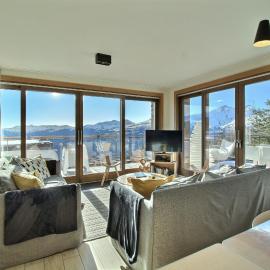 ARC 1600, LE RIDGE, Appartement 12 personnes Duplex Vue Montagne - Ski aux pieds - Sauna, Hammam, Piscine intérieure chauffée, Salle de sport & fitness，位于阿克 1600的酒店
