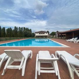 Agriturismo con piscina immerso nella natura La Bisa，位于Trecenta的酒店