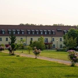 Hotel Dvorac Jurjevec，位于Lekenik的酒店