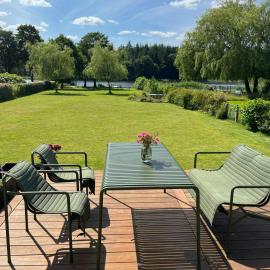 Lakeside House With Private Pier At Ry Møllesø，位于瑞伊的酒店