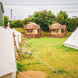 Camping Las Gaviotas，位于Naveces的酒店