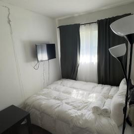 Hotel Room 2，位于高贵林的酒店