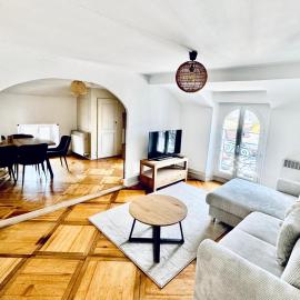 Historic House Aigle - Lake & Alps - Garden & BBQ，位于埃格勒的酒店