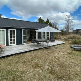 Modern Family House Close To Beach And Forest，位于格雷诺的酒店