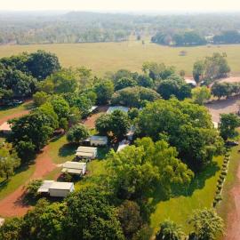Banyan Tree Holiday Park，位于Rum Jungle Station的酒店