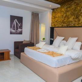 Proximus Hotel and Suites，位于奥韦里的酒店