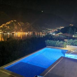 Luxury Kotor bay view Apartment，位于Muo的酒店