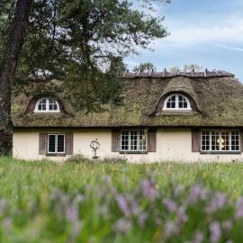 Historic, Charming House With A Fantastic Garden，位于霍伊比的酒店