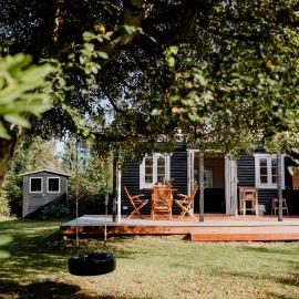 Cottage Life In Intimate Wooden Cabin，位于德隆宁莫勒的酒店