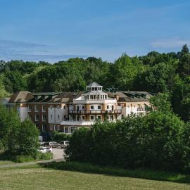 Hotel Albizia，位于延纳斯多夫的酒店