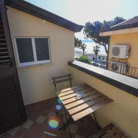Scilla SeaFront Rooms，位于希拉的酒店