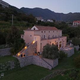 Portico Del Paradiso，位于斯卡拉的酒店