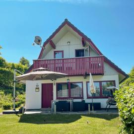 Ferienhaus "Gestiefelter Kater" am See im Bergland，位于基希海姆的酒店