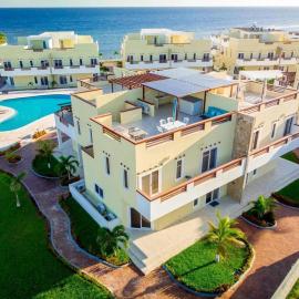Las Palmas villa two bedrooms，位于罗阿坦的酒店