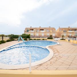 Adosado con piscina cerca de Castellón y Benicàssim a 10 min andando de la playa，位于阿尔马索拉的酒店
