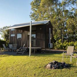 Hill Creek Tiny House 1 by Tiny Away，位于Perwillowen的酒店