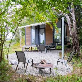 Hill Creek Tiny House 3 by Tiny Away，位于Perwillowen的酒店