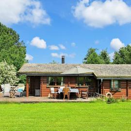 Log House In Holbæk With Vintage Charm，位于霍尔拜克的酒店