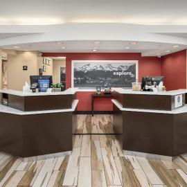 Hampton Inn & Suites Seattle North/Lynnwood，位于林伍德的酒店