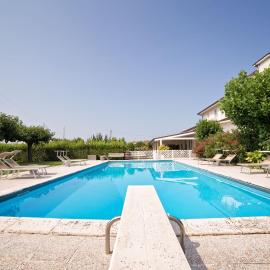 Hotel Country House La Radice，位于西维尔诺瓦·马尔凯的酒店