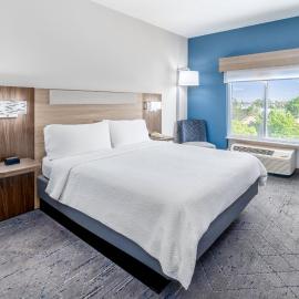 Holiday Inn Express & Suites Denver North - Thornton by IHG，位于桑顿的酒店
