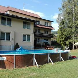 Hotel Reoneo，位于Vernířovice的酒店